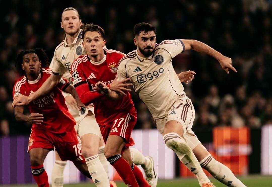Benfica Menang, Ajax Kalah 0-2 di Kandang Sendiri
