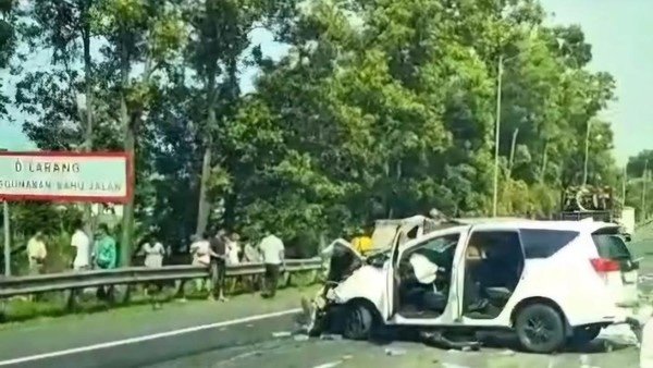 Kecelakaan di Tol Purbaleunyi, Innova Salip Lewat Bahu Jalan dan Hantam Truk, Ini Kronologinya