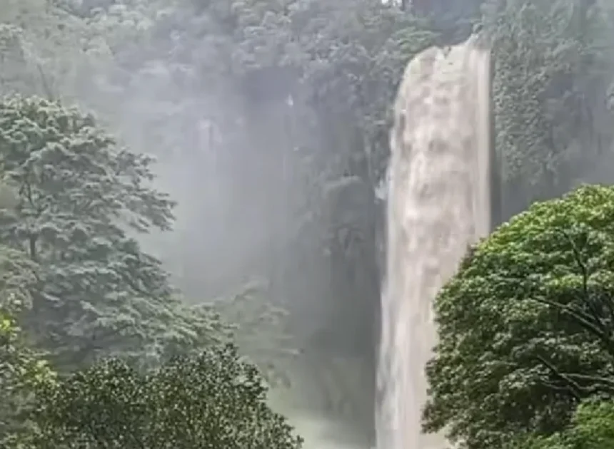 Luapan Air Terjun Tawangmangu Makan Korban Jiwa