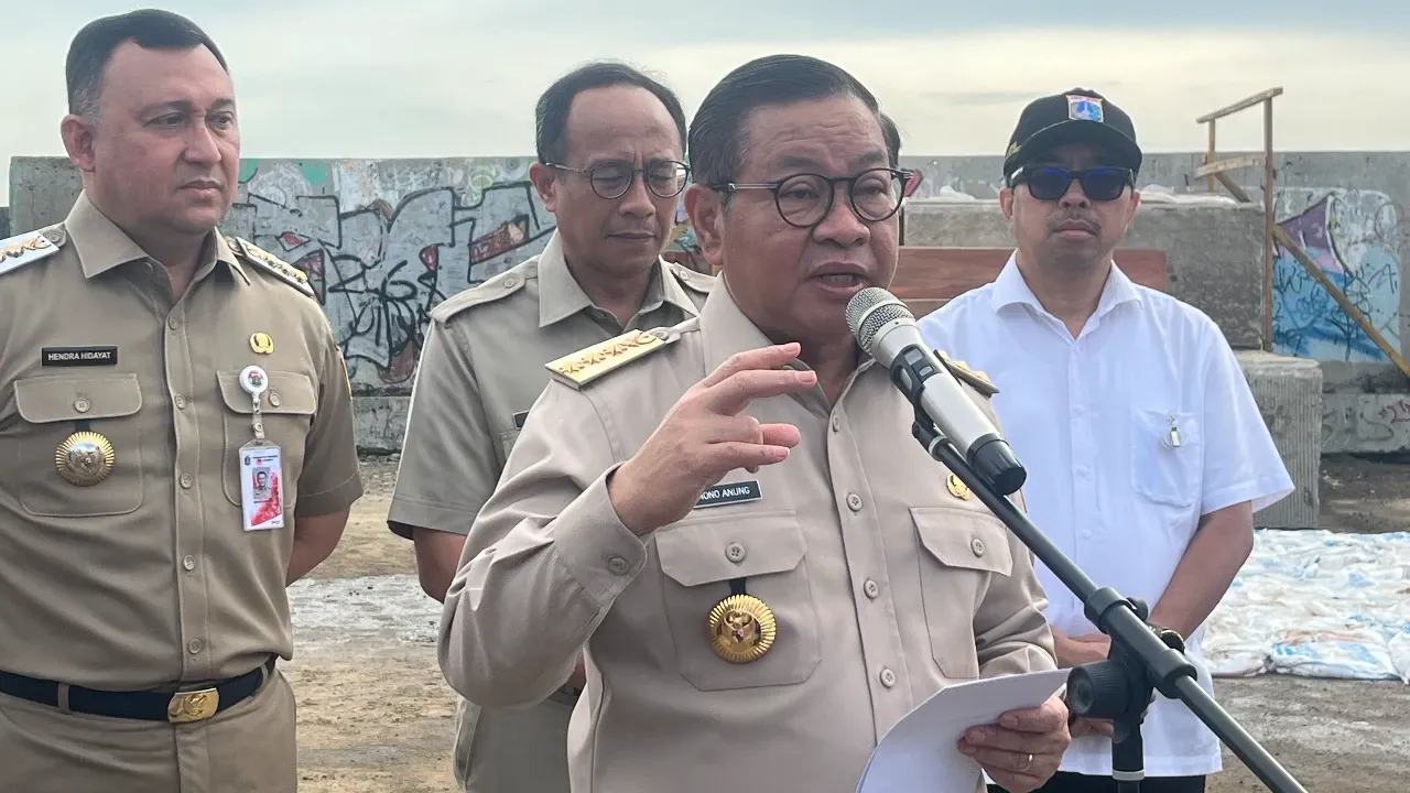 Pramono Dorong Percepatan Tanggul Pantai Jakarta