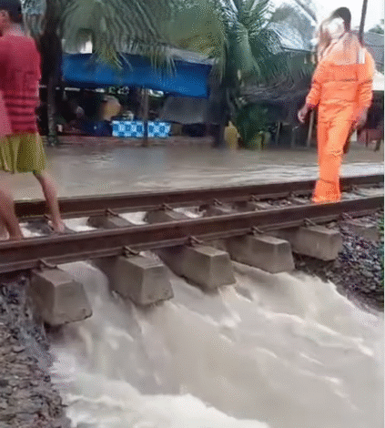 Upaya KAI Mempercepat Pemulihan Jalur Kereta Sumatra Pasca Banjir