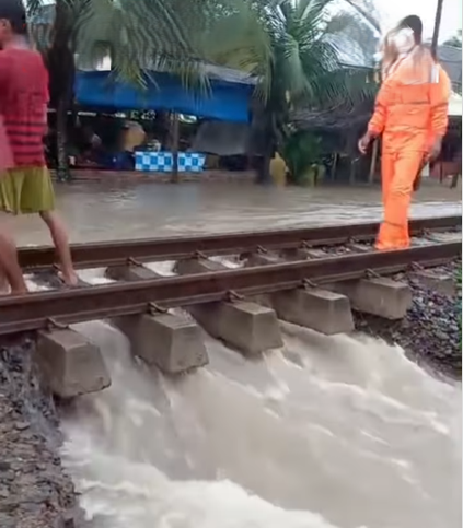 Upaya KAI Mempercepat Pemulihan Jalur Kereta Sumatra Pasca Banjir