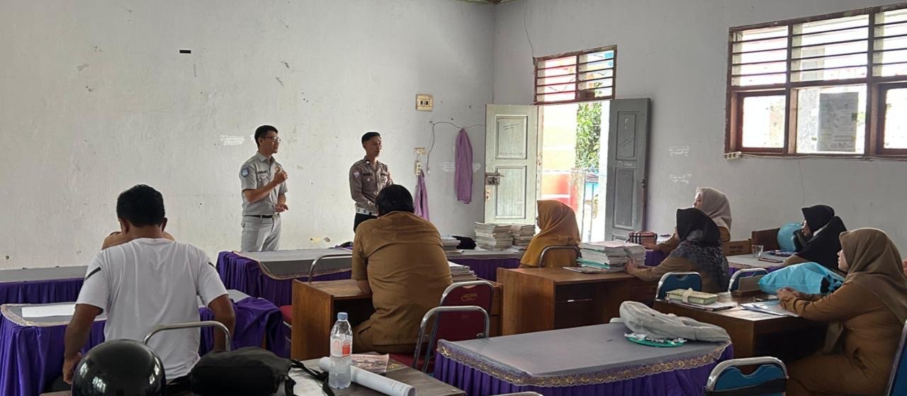 Januari Bulan Tertib Helm – Jasa Raharja Cabang Mamuju Laksanakan Safety Campaign dan PPKL Bersama Ditlantas Polda Sulbar di SMA Negeri 2 Kalukku