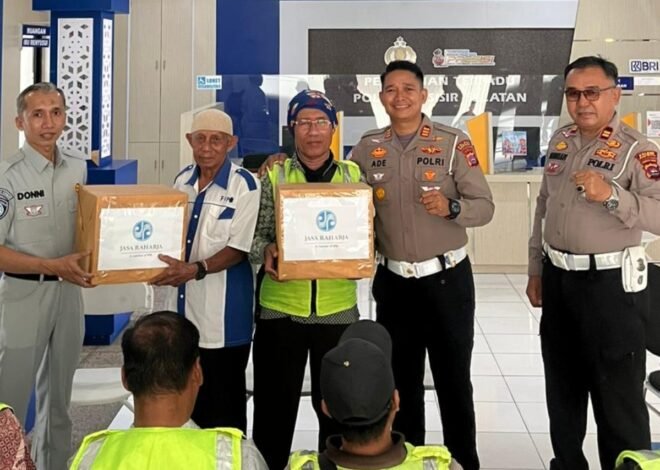 Jasa Raharja Sumatera Barat Bersama Satlantas Polres Pesisir Selatan Gelar Edukasi Keselamatan Berlalu Lintas bagi Pangkalan Ojek di Painan