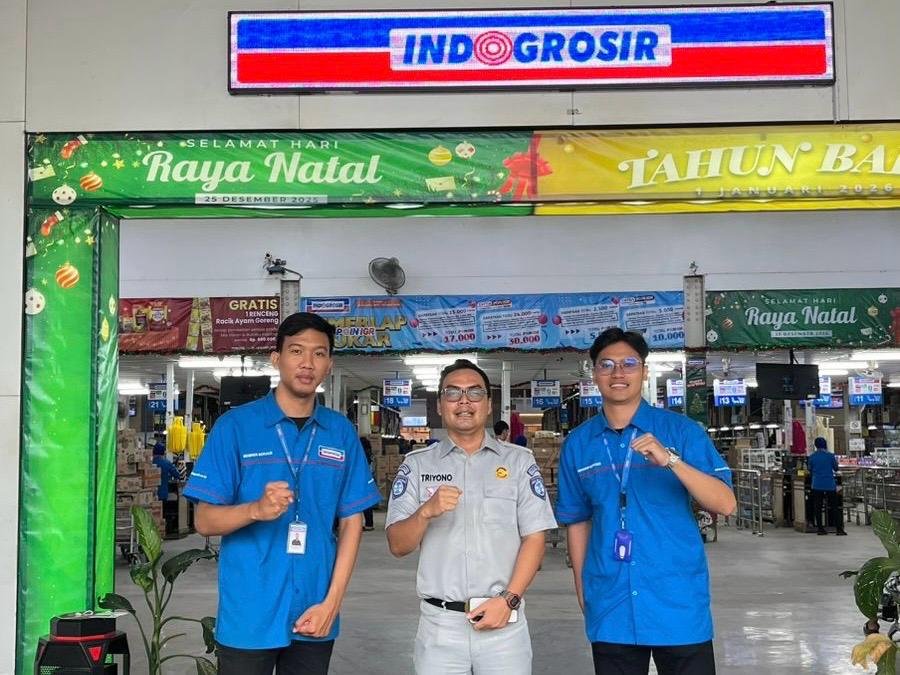 Tim Pembina Samsat Martapura Tinjau Layanan Samsat Keliling di Indogrosir Banjarmasin