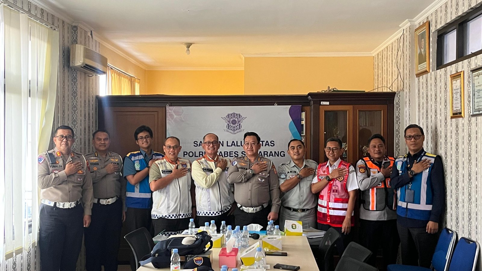 Jasa Raharja Semarang dan Tim Gabungan Evaluasi TKP Bus Cahaya Trans di Tol Krapyak