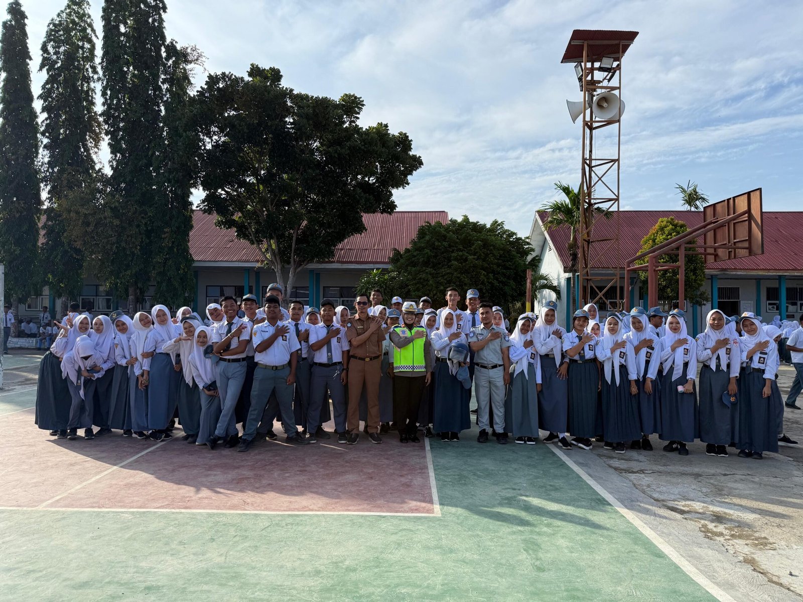 Jasa Raharja dan Satlantas Polres Pasangkayu Gelar Safety Campaign, Bagikan Helm di SMA N 1 Pasangkayu