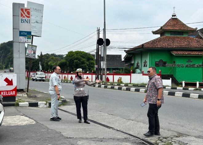 Jasa Raharja Jawa Tengah Bersama Satlantas Polres Semarang Tinjau Titik Blackspot di Ungaran Barat
