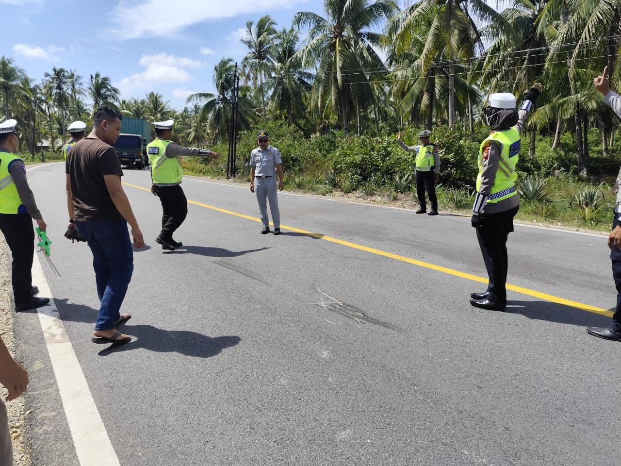 Jasa Raharja Mempawah Bersama Satlantas dan Dishub Lakukan Olah TKP Kecelakaan Maut di Jalan Raya Kuala, Tiga Korban Meninggal Dunia