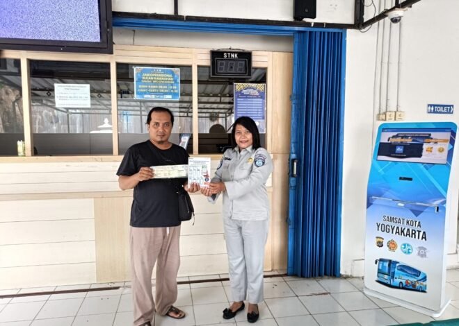 Bayar Pajak Kendaraan Kini Makin Praktis, Jasa Raharja DIY Edukasi Wajib Pajak di Samsat Giwangan
