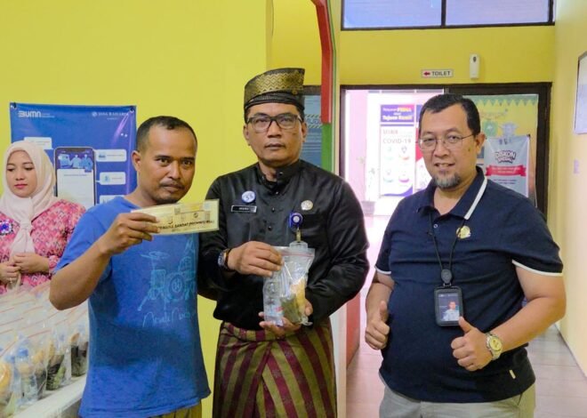 Jasa Raharja Kanwil Riau Bersama Samsat Simpang Tiga Gelar Pembagian Takjil untuk Wajib Pajak