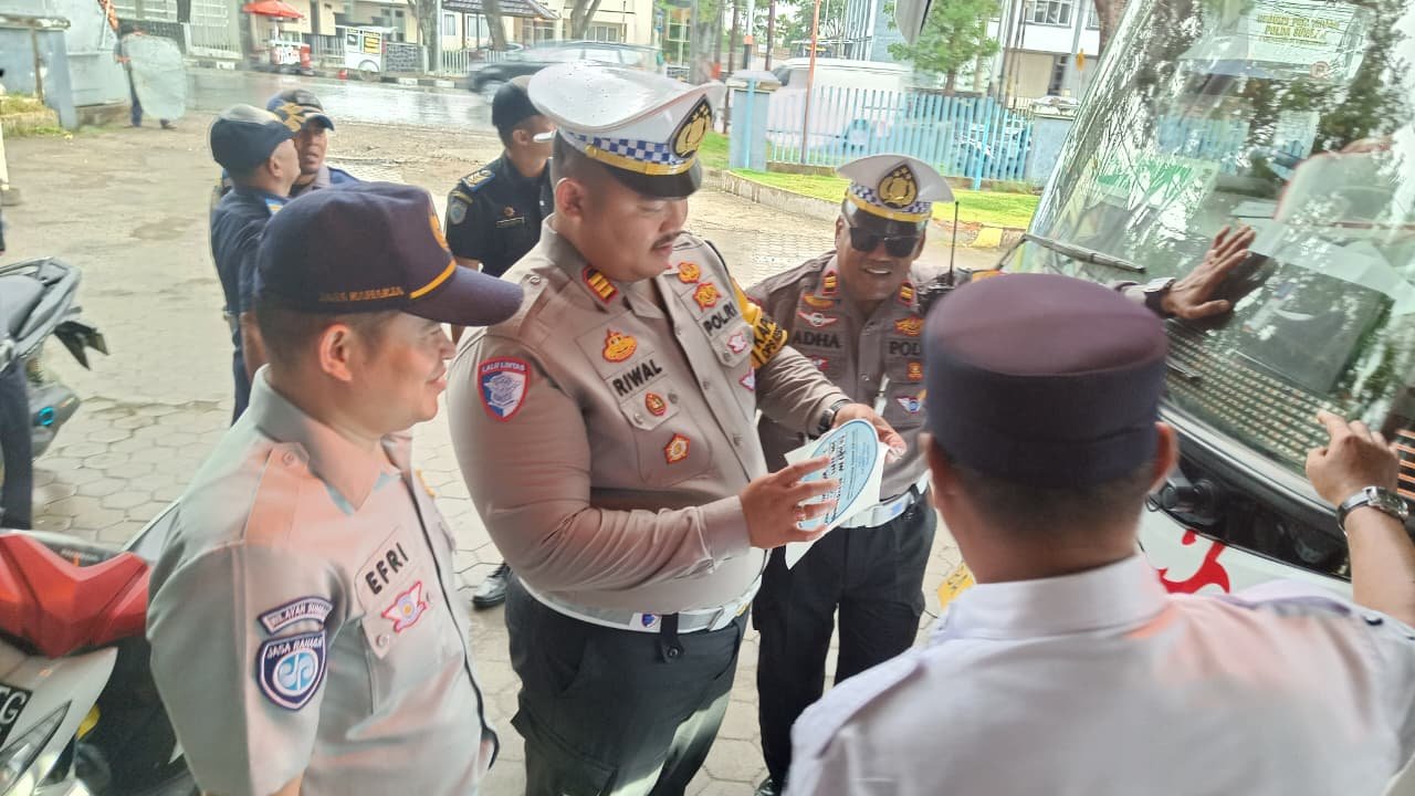 Pastikan Armada Siap Jalan, Jasa Raharja Sumbar Bersama Satlantas Polresta PadangGelar Rampcheck di PO NPM Padang
