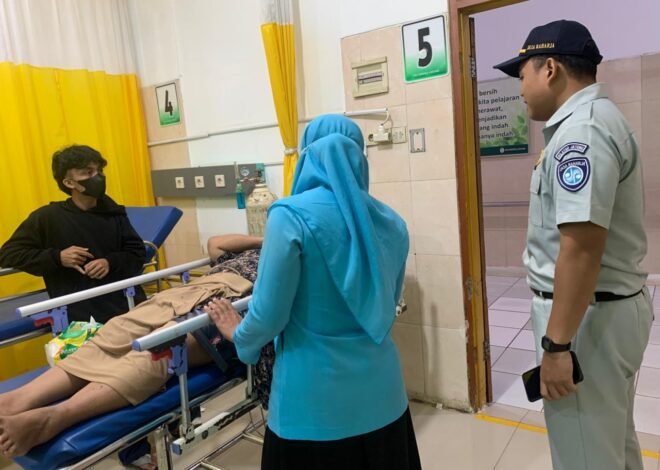 Petugas Jasa Raharja Purwokerto Gerak Cepat Tangani Korban Kecelakaan di Kemranjen Banyumas