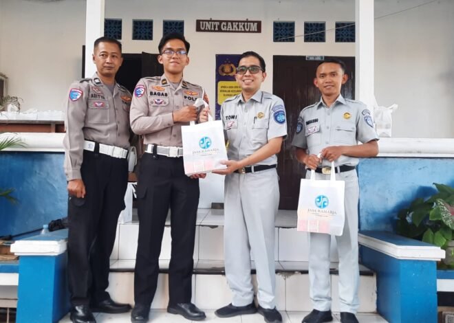 Pererat Sinergi di Bulan Ramadhan, Jasa Raharja DIY Bagikan Takjil kepada Unit Gakkum Polresta Yogyakarta
