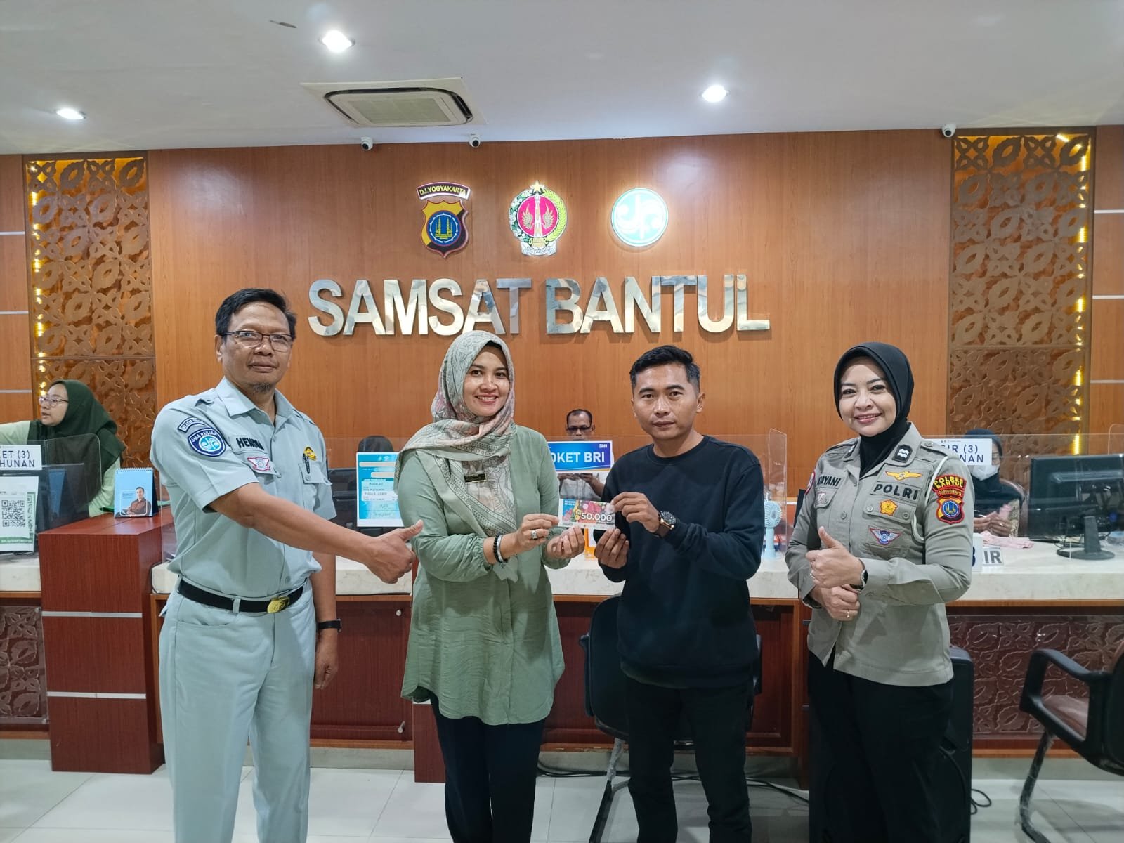 Bayar Pajak Kendaraan Tepat Waktu, Warga Bantul Dapat Reward Voucher Belanja dari Samsat