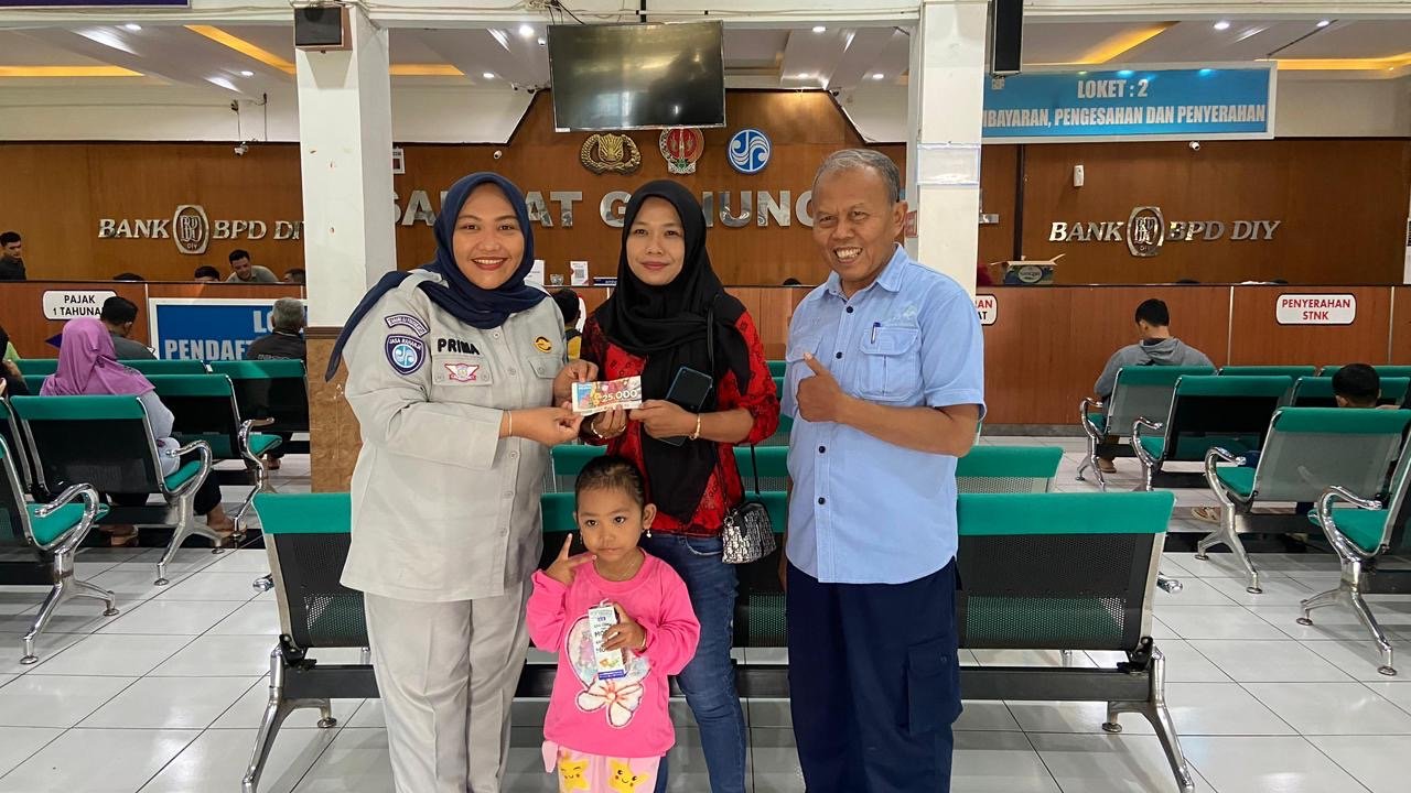 Meriahkan HUT DIY ke-271, Samsat Gunungkidul Bagikan Voucher Belanja untuk Wajib Pajak Taat