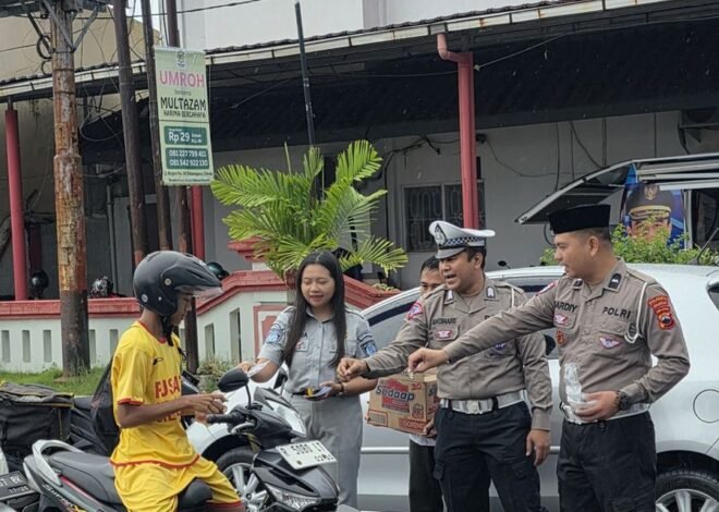 Tim Pembina Samsat Cilacap Sosialisasikan Diskon Pajak 5% Secara Humanis, Sekaligus Bagikan Takjil kepada Masyarakat