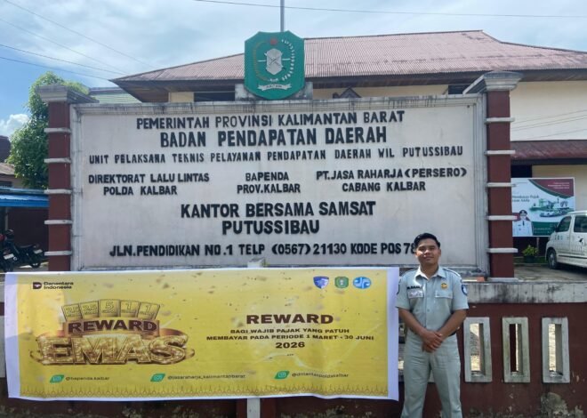 Dukung Program Reward Emas, Petugas Jasa Raharja Samsat Putussibau Intensifkan Sosialisasi Melalui Pemasangan Spanduk