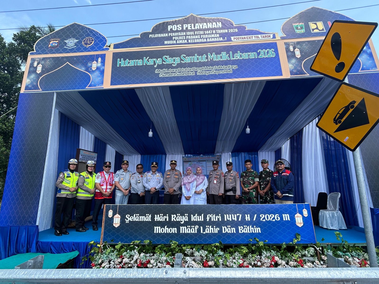 Jasa Raharja Sumbar Berikan Bingkisan Aksi Simpati di Pos Pelayanan Exit Tol Tarok dan Terminal Sicincin