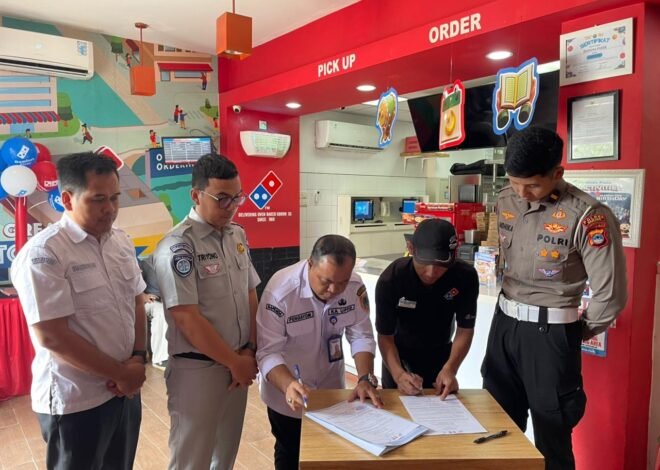 Taat Pajak Berhadiah Pizza, Tim Pembina Samsat Martapura Perpanjang Kerja Sama dengan Domino’s Pizza