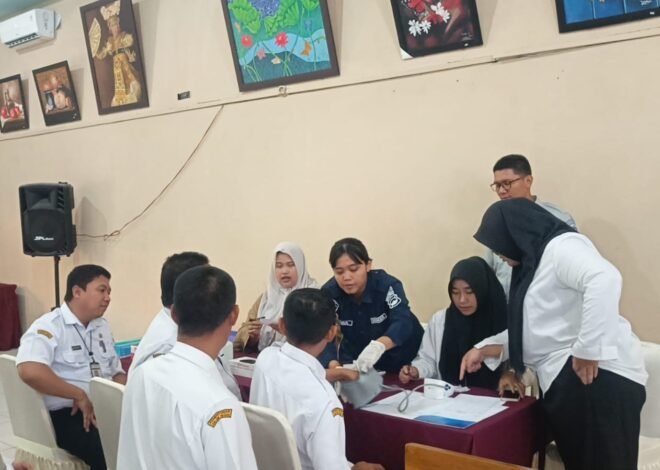 Jasa Raharja Gelar Pengobatan Gratis di SMKN 9 Surakarta