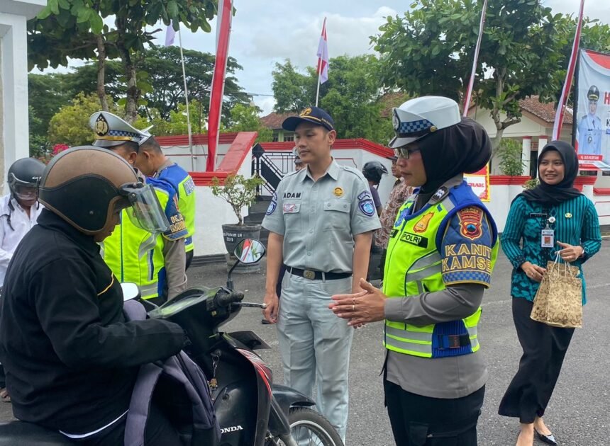 Tingkatkan Kepatuhan Administrasi dan Keselamatan Berkendara, Tim Pembina Samsat Kebumen Gelar Operasi Gabungan