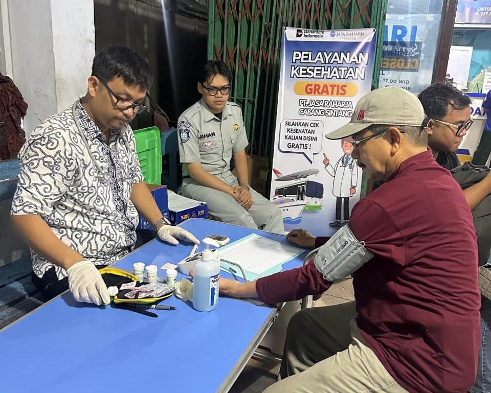 Jasa Raharja Cabang Sintang Gelar Pengobatan Gratis melalui MUKL bagi Sopir dan Penumpang DAMRI
