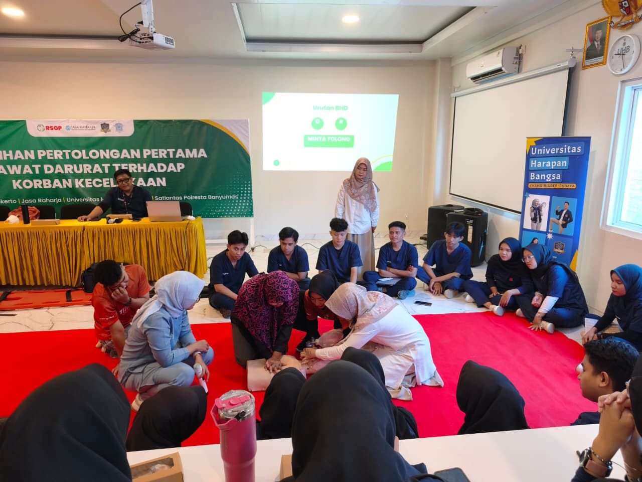 Jasa Raharja Purwokerto Beri Sosialisasi Keselamatan, PPKL dan Pelatihan PPGD Kepada Civitas Akademika Universitas Harapan Bangsa Purwokerto