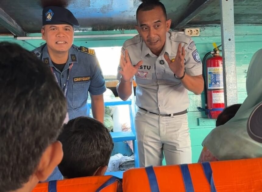 Jasa Raharja DKI Jakarta dan KSOP Lakukan Edukasi Keterjaminan dan Keselamatan Penumpang Kapal Laut di Pelabuhan Muara Angke