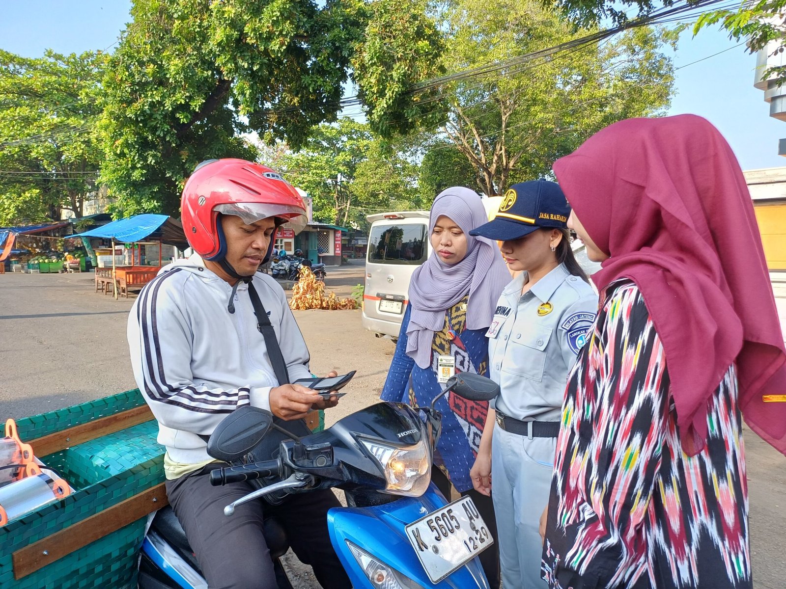 Tingkatkan Kepatuhan Pajak Kendaraan dan Tertib Berlalu Lintas, Tim Pembina Samsat Pati Kembali Gelar Operasi Gabungan di GOR Pesantenan