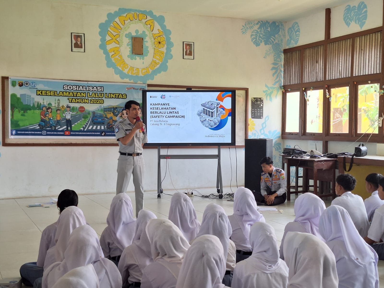 Jasa Raharja Sambas Gelar Sosialisasi Keselamatan Lalu Lintas di SMAN 2 Tebas