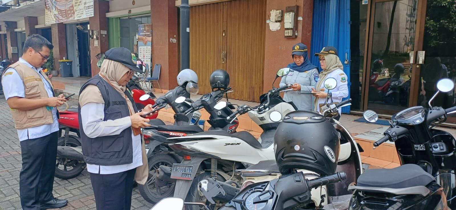 Pastikan Kepatuhan Pajak dan Perlindungan SWDKLLJ Jasa Raharja UPT Serpong  Lakukan Pendataan Kendaraan di Ruko Golden Boulevard
