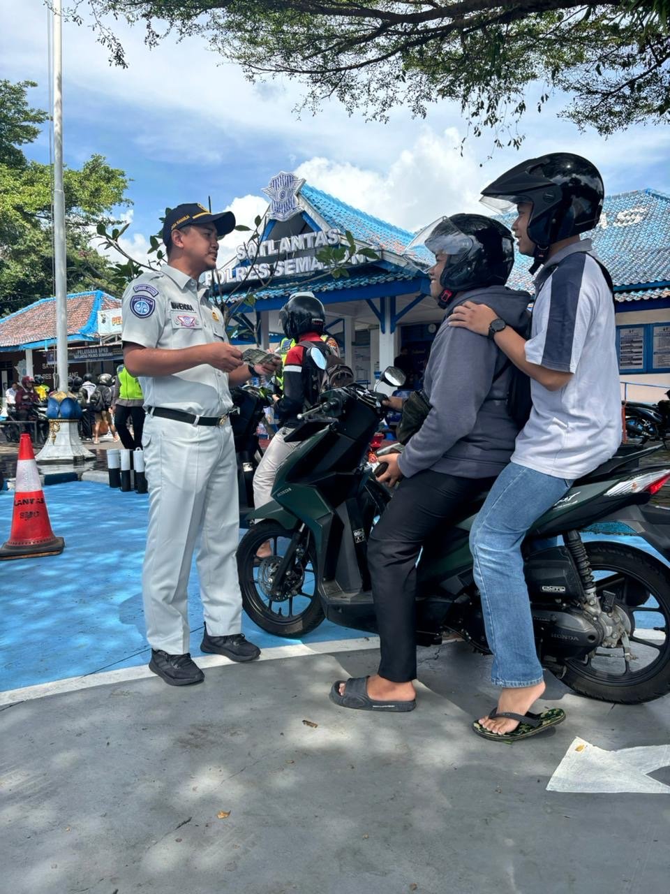 Tingkatkan Kepatuhan Pajak Kendaraan dan Tertib Berlalu Lintas, Tim Pembina Samsat Ungaran Gelar Operasi Gabungan di Satlantas Ungaran