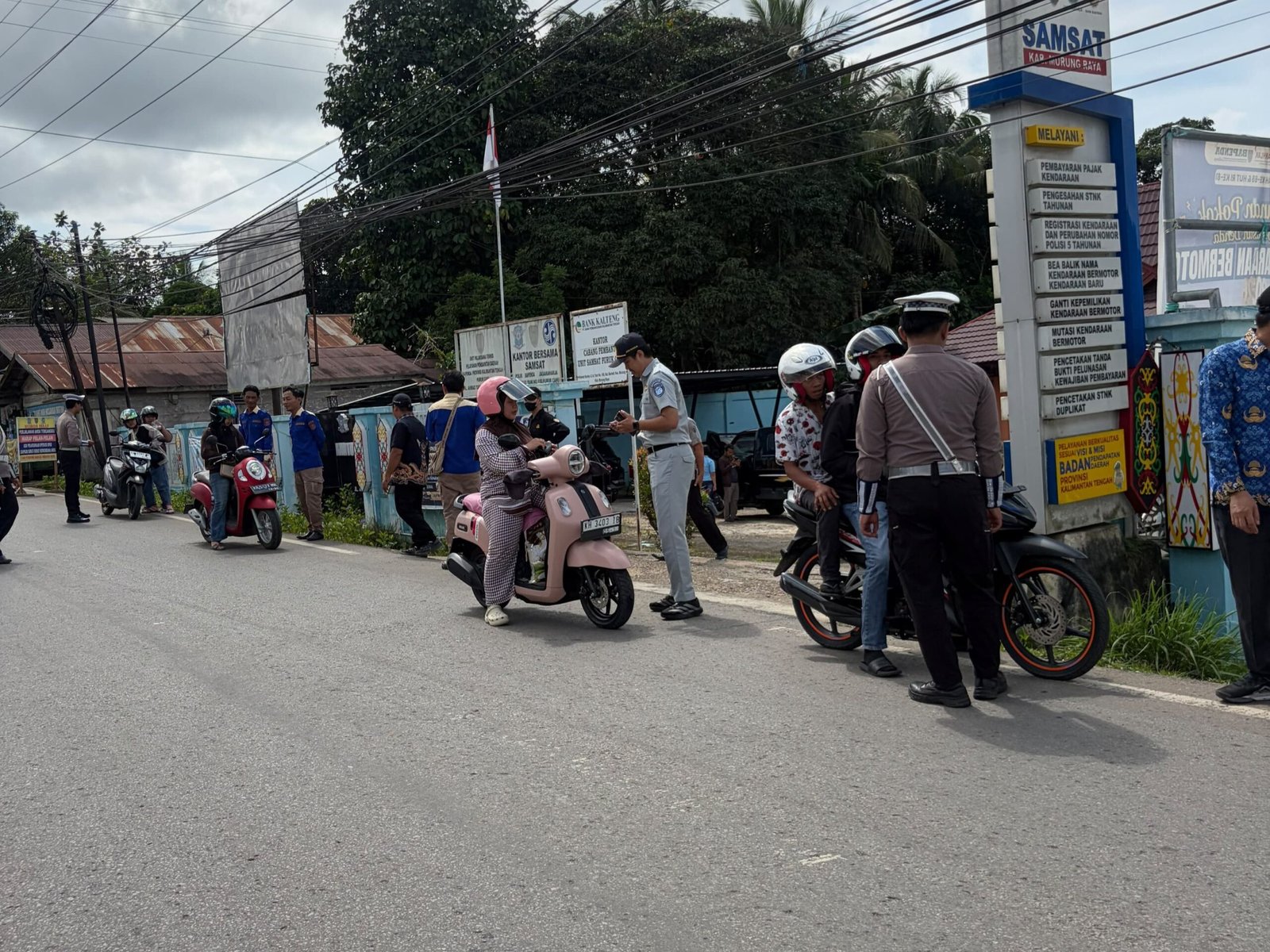 Jasa Raharja Kalteng dan Tim Pembina Samsat Murung Raya Gelar Operasi Gabungan Sosialisasi Keringanan PKB