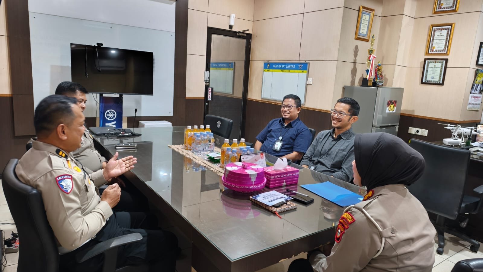 Silaturahmi Kabag Ops Jasa Raharja Sulsel ke Satlantas Polrestabes Makassar: Perkuat Sinergi Percepatan Santunan dan Keselamatan Jalan