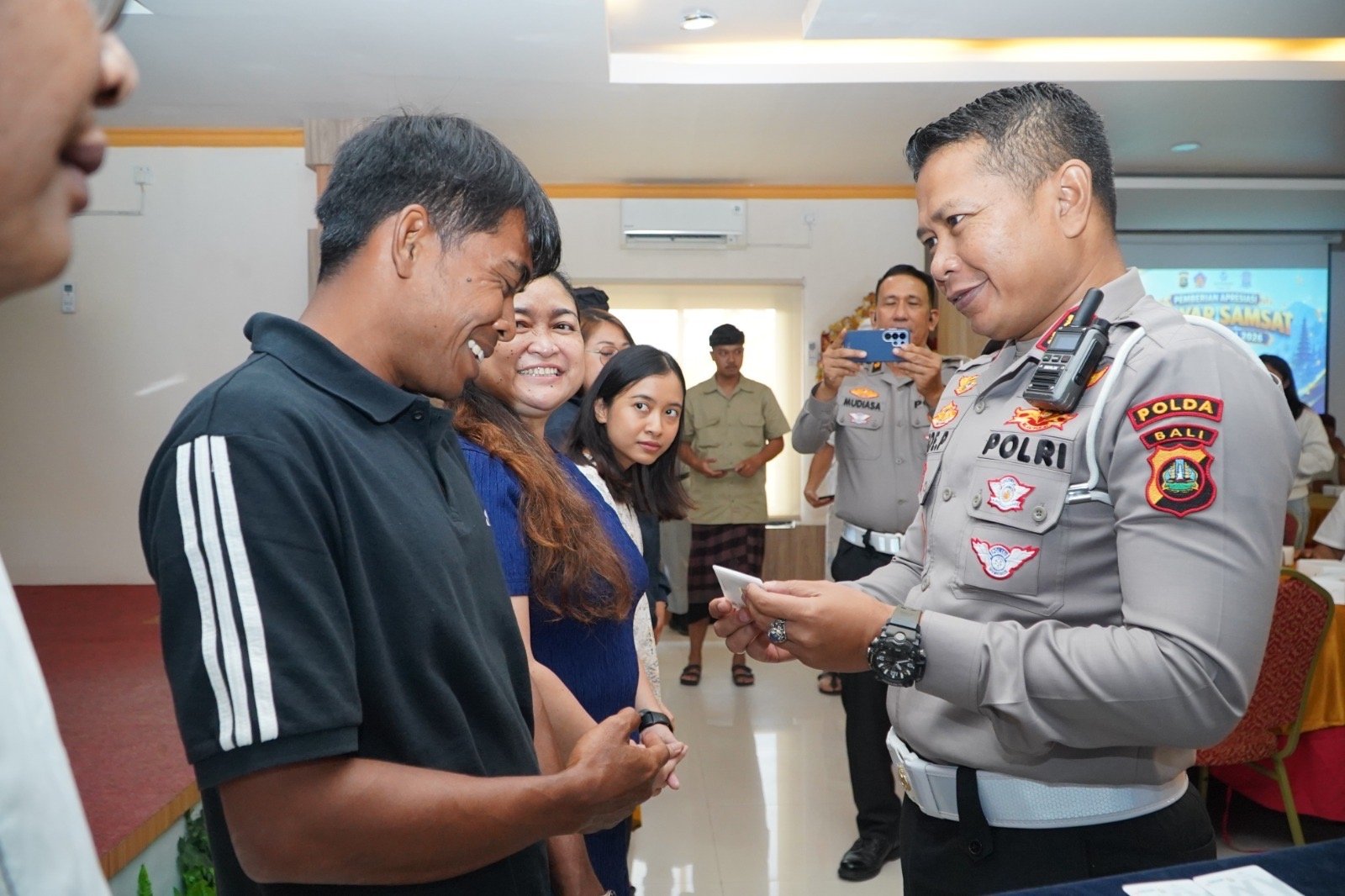 Gebyar Samsat Provinsi Bali Beri Apresiasi kepada Wajib Pajak Yang Taat, Wujud Nyata Dorong Kepatuhan Masyarakat