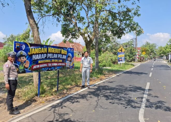 Jasa Raharja Purwokerto Bersama Satlantas Polres Purbalingga Pasang Papan Rambu dan Himbauan Keselamatan di Titik-titik Rawan Kecelakaan