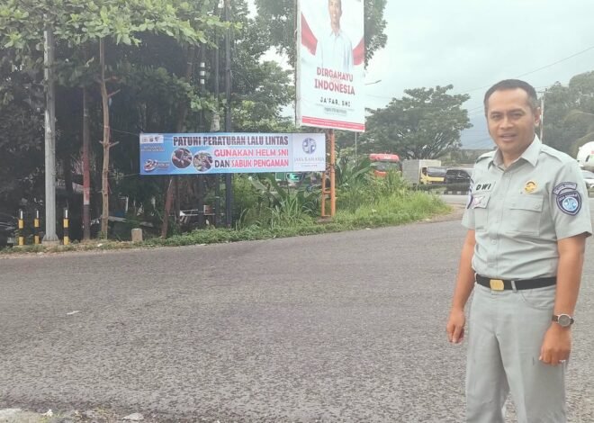 Jasa Raharja Sumbar Pasang Spanduk Keselamatan di Lima Titik Rawan Kecelakaan