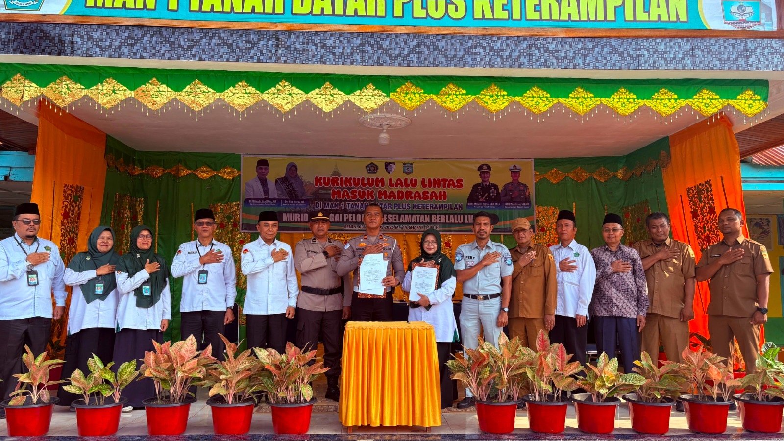 Jasa Raharja Dukung Implementasi Kurikulum Lalu Lintas di Madrasah Melalui Penandatanganan MoU di Tanah Datar