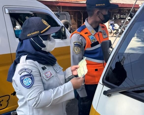 PJ Samsat Garut Bersama Tim Pembina Samsat Kabupaten Garut Laksanakan Operasi Gabungan di Cisitu Padarek