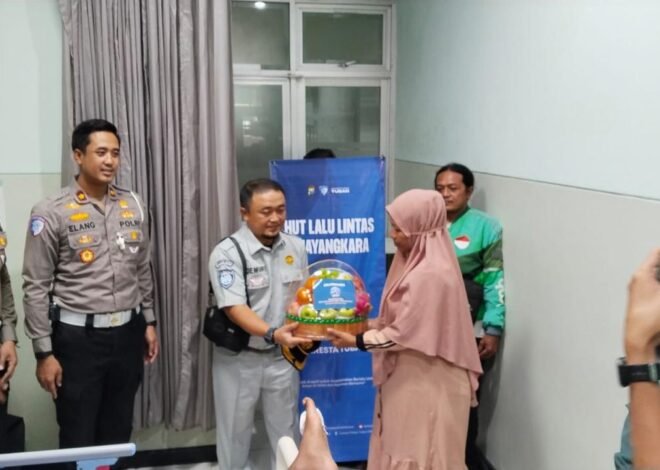 Jasa Raharja Tuban Kunjungi Korban Laka Lantas dalam Rangka HUT Lalu Lintas Bhayangkara