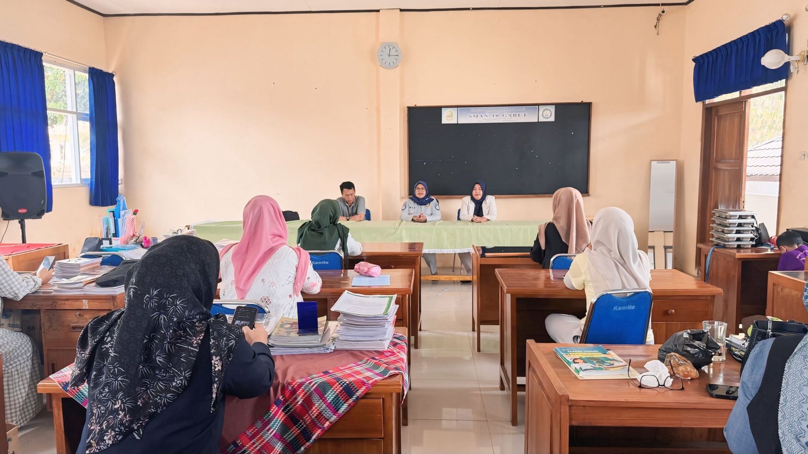 PJ Samsat Garut Laksanakan Kegiatan Pengajaran Peduli Keselamatan Lalu Lintas (PPKL) di SMAN 10 Kabupaten Garut