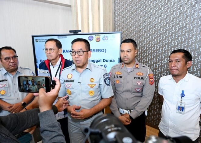 Jasa Raharja Serahkan Santunan kepada Dua Ahli Waris Korban KM Virgo Transport 8 di Jawa Barat