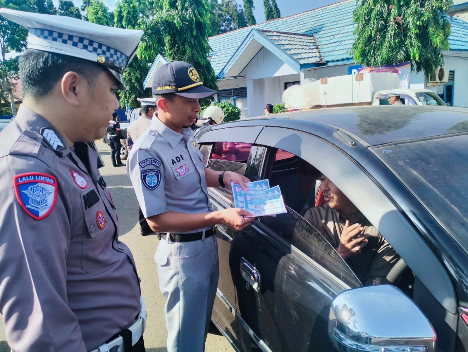 Relaksasi Pajak untuk Masyarakat, Tim Pembina Samsat Pelaihari Gencarkan Sosialisasi di Lapangan