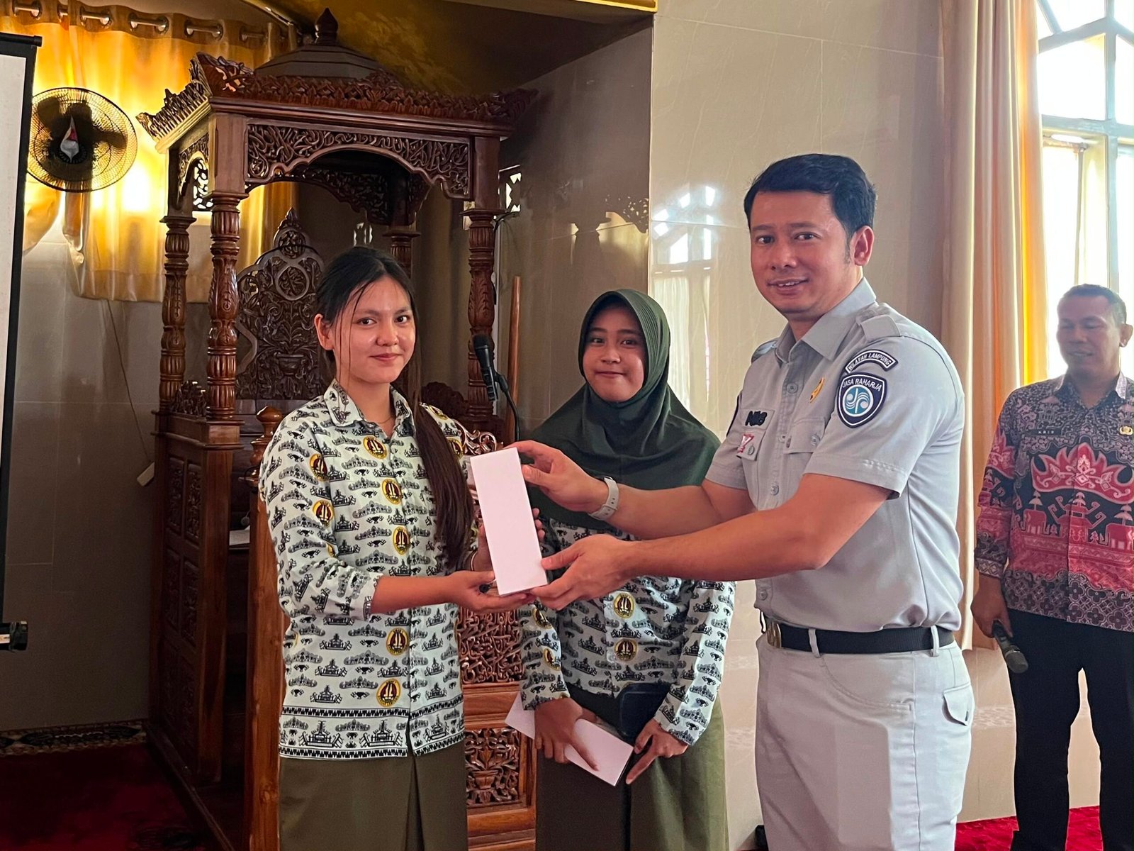 Kolaborasi “Putih Abu-Abu”, Bapenda Lampung dan Jasa Raharja Perkuat Edukasi Taat Pajak dan Keselamatan Berlalu Lintas