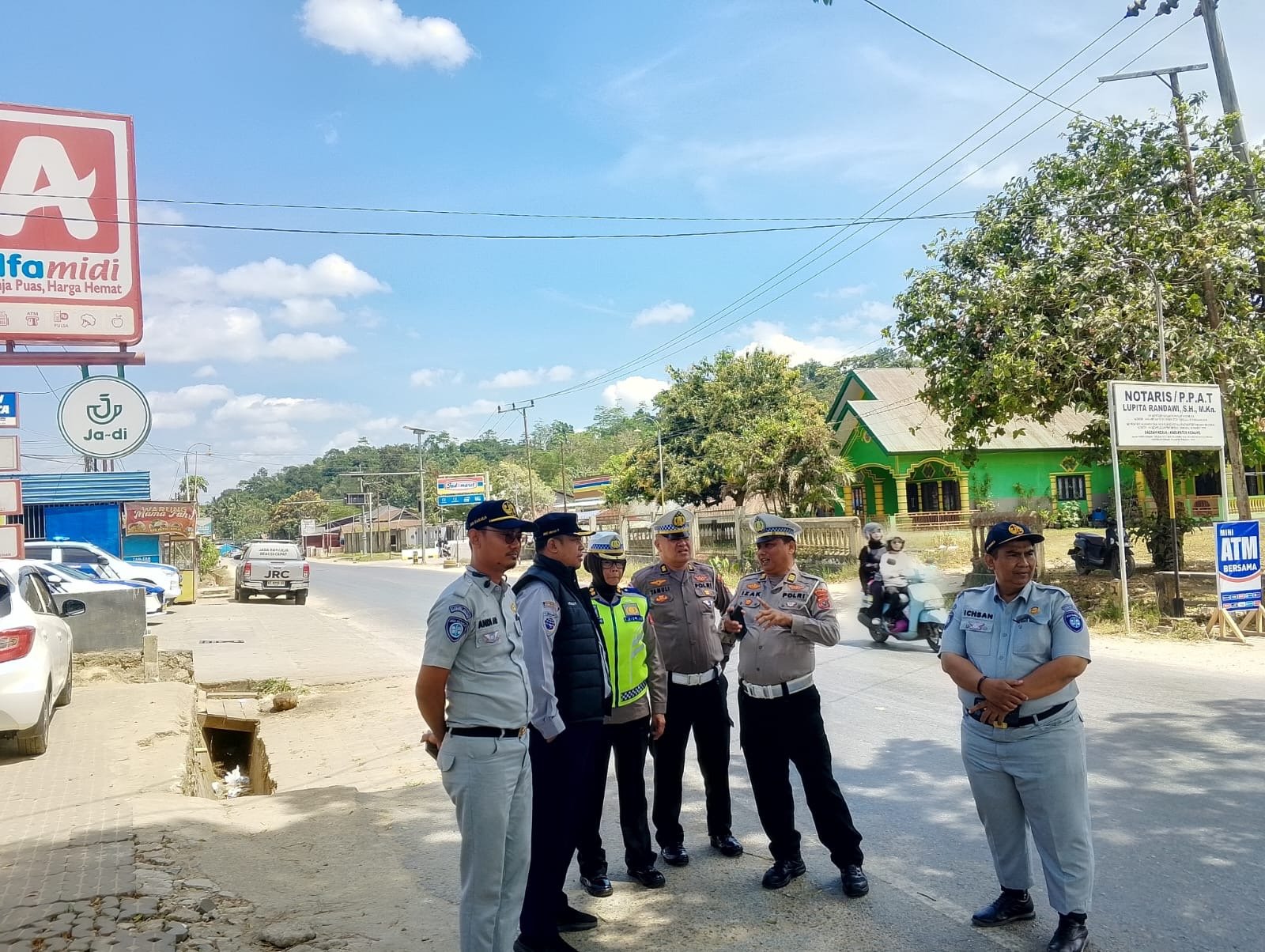 Upaya Tekan Kecelakaan, Jasa Raharja Bersama Ditlantas Polda dan BPTD Sultra Tinjau Lokasi Pemasangan APILL Jalan di Batas Kota Kendari – Konawe