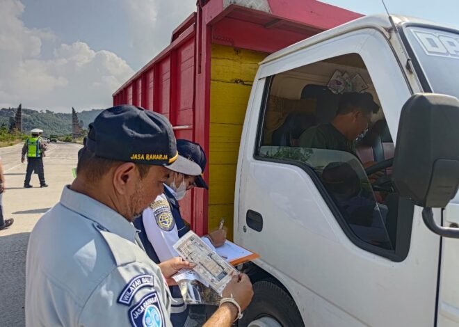 Dari Pemeriksaan Truk hingga Sosialisasi Pajak, Penegakan Hukum Angkutan Barang Digelar di Klungkung