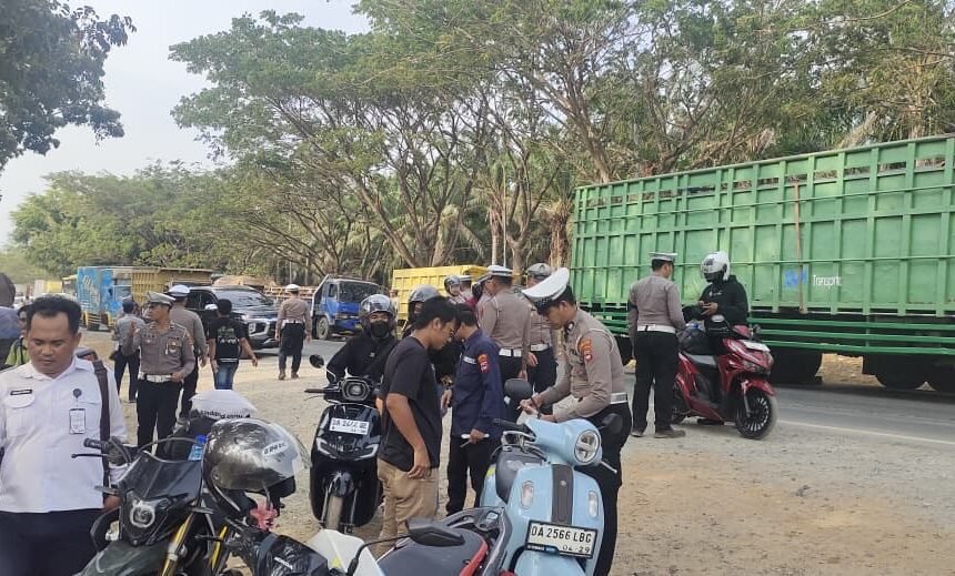 Tim Pembina Samsat Pelaihari: Ajak Masyarakat Tertib Administrasi Kendaraan di Gunung Kayangan