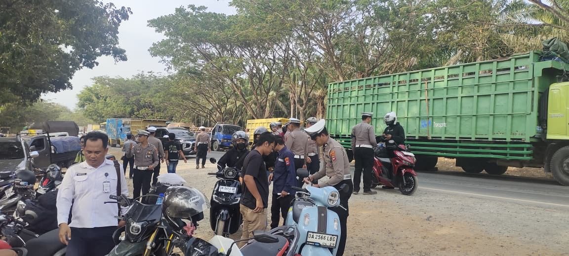 Tim Pembina Samsat Pelaihari: Ajak Masyarakat Tertib Administrasi Kendaraan di Gunung Kayangan