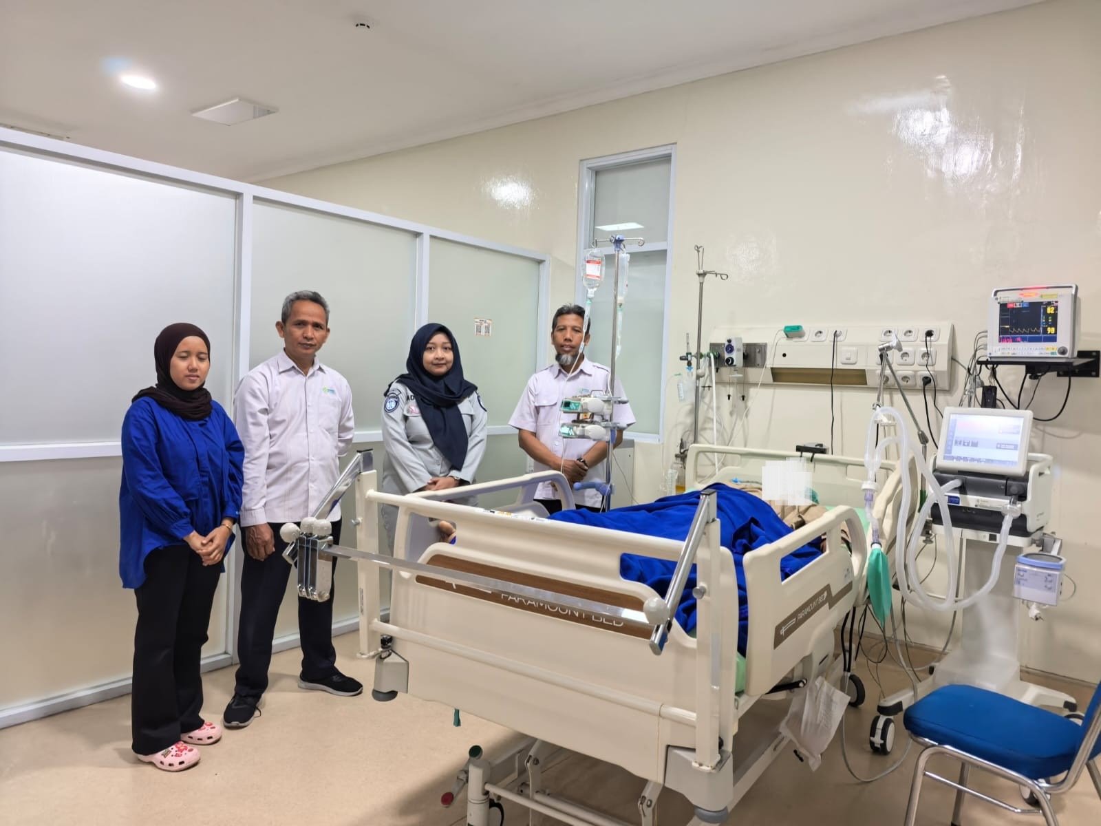 Wujud Negara Hadir, PJ Bidang Pelayanan Jasa Raharja Sukoharjo Kunjungi Korban Kecelakaan di RSO Soeharso dan RS UNS